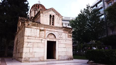 Iglesia-De-La-Virgen-María-Gorgoepekoos-Y-San-Eleuterio-En-El-Centro-De-Atenas,-Grecia