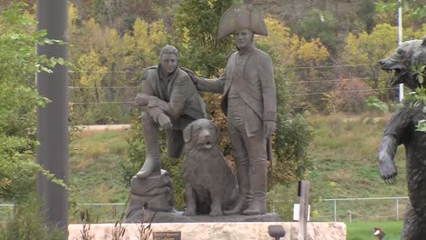 Sioux-City,-Iowa-Lewis-Und-Clark-Interpretative-Centre-Mit-Seaman-Dog-Statue