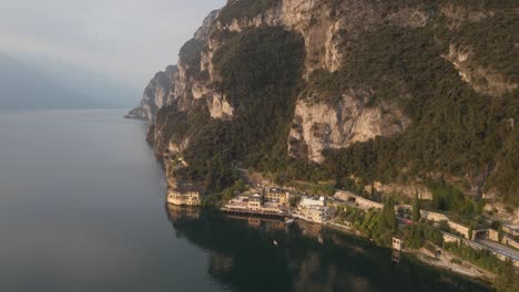 Aerial-View-of-Lago-di-Garda-Coastline,-Northern-Italy