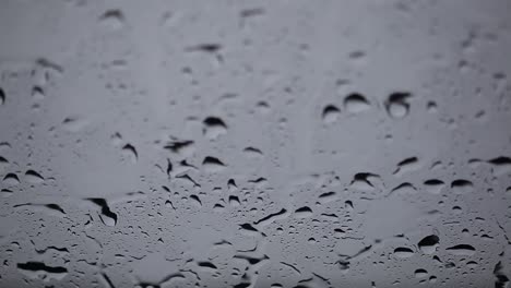 Regentropfen-Auf-Fensterglas