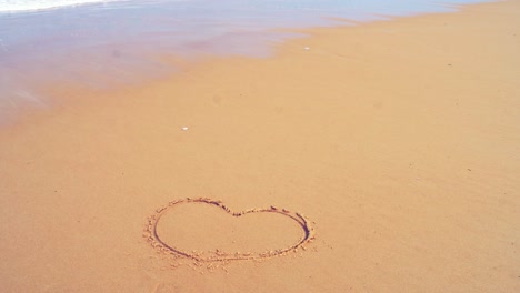 Heart-shape-romantic-on-the-sea-beach-and-splashing-waves-on-the-sand-with-the-slow-motion-wave-in-nature-concept