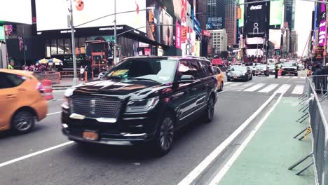 Ciudad-De-Nueva-York---Diciembre-De-2018:-Tráfico-En-Times-Square