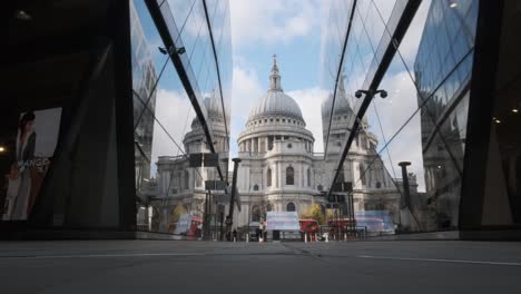 low-angle-st-pauls-cathedral-from-quiet-one-new-change-shopping-centre-empty