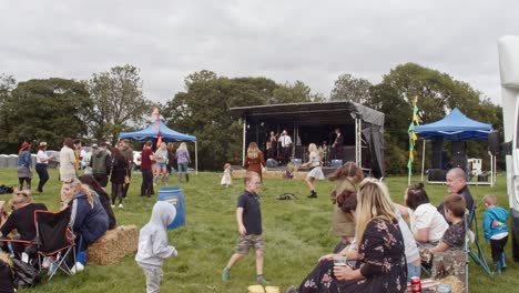 Familien-Haben-Spaß-Beim-Rotherham-Farmfest-Festival
