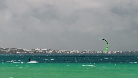 Kitesurf-En-Un-Día-Ventoso-En-Bermuda