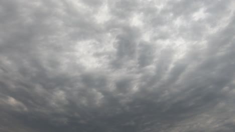 Toma-En-Tiempo-Real-De-Fuertes-Nubes-De-Lluvia
