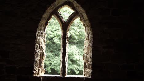 Ornate-arch-window-frame-on-Georgian-building-in-England-medium-panning-shot
