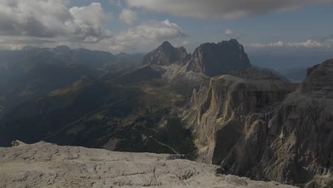 Luftaufnahme-Der-Dolomiten-In-Gröden,-Italien