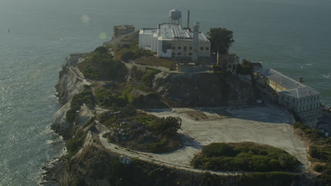 Alcatraz-Island-surrounded-by-water-in-San-Francisco,-California