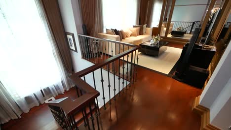 Elegant-and-Luxury-Home-Stairway