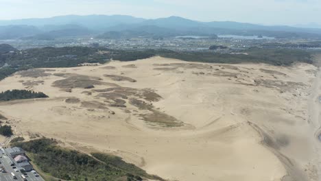 Tottori-Sakyu-Sand-Dunes,-Aerial-Pan-Establishing-Shot