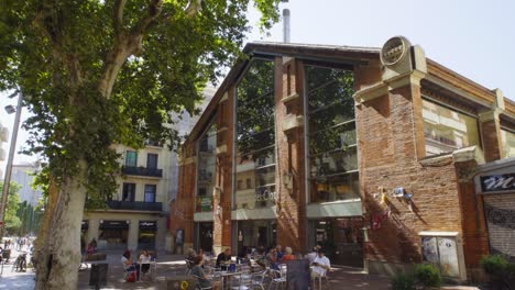 POV-Spaziergang-Auf-Dem-Mercat-Del-Clot-In-Sant-Marti,-Barcelona
