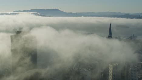 The-marine-layer-moves-through-downtown-San-Francisco,-California
