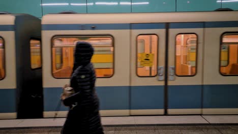 Almost-Empty-Subway-Train-Arriving-at-Bohmerwaldplatz-U-Bahn-Station,-Munich,-Germany