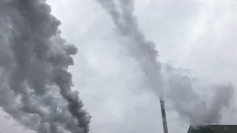 Smoke-and-steam-CO2-pollution-due-to-industrial-flue-gas-emissions