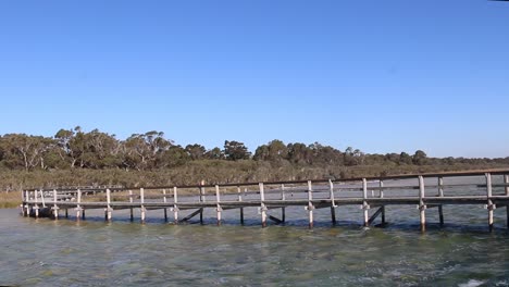 Lake-Clifton-Thrombolites-and-old-curved-wooden-jetty-near-Perth,-WA