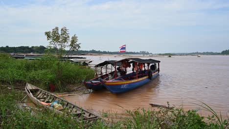 Touring-Boats-at-Sam-Pan-Bok-Grand-Canyons,-Ubon-Ratchathani,-Thailand