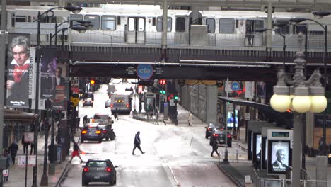 Vista-De-La-Ciudad-Del-Centro-De-Chicago-Con-Tren-Subterráneo