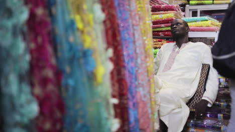 Keine-Werktage-In-Einem-Lokalen-Bekleidungsgeschäft-In-Senegal,-Afrika