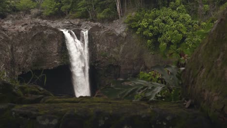 Waterfall-in-Hawaii,-wide-shot