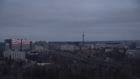 Paisaje-Urbano-De-Helsinki-Al-Atardecer