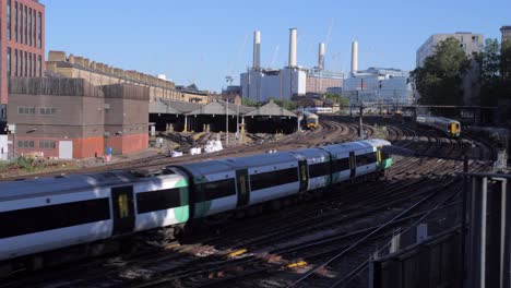 Southern-Rail-Train-Entrando-En-Battersea-Depot-En-Londres
