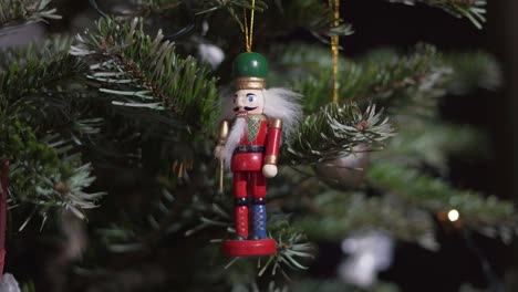 Dekoration-Spielzeug-Nussknacker-Am-Weihnachtsbaum
