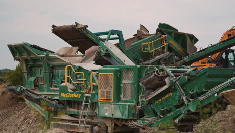 Portable-crushing-machinery-with-caterpillar-stopped-in-a-limestone-quarry