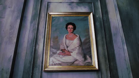 Portrait-painting-of-duchess-in-victorian-era