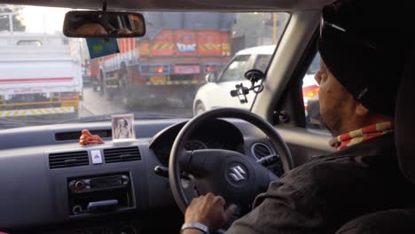 Fahrer-Im-Dichten-Verkehr-Mumbai-Indien-Thane-Maharashtra