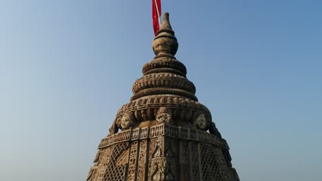 Alter-Indischer-Tempel,-Varanasi,-Indien,-Januar,-Varanasi-Ganga-Aarti-Rituale-In-Assi-Ghat,-Durchgeführt-Von-Jungen-Priestern-Vor-Sonnenaufgang-Am-Ganges,-6