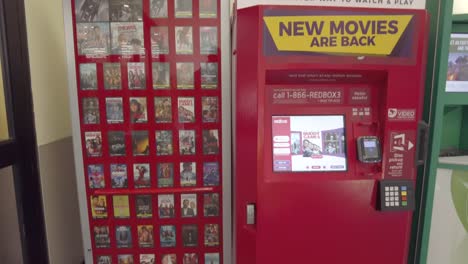 Ein-Veralteter-Redbox-Filmverleih-Im-Geschäft