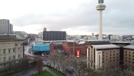 Vista-Aérea-Radio-City-Tower-St-Georges-Hall-Liverpool-Vacío-Horizonte-De-La-Ciudad-Durante-El-Aumento-De-La-Pandemia-De-Coronavirus