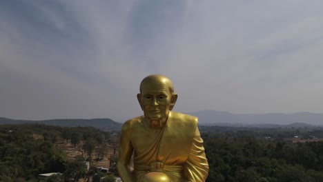 Luang-Pu-Thuat-giant-shrine-statue,-Luang-Pu-Thuat-was-born-in-1582-and-died-in-1682-in-Malaysia