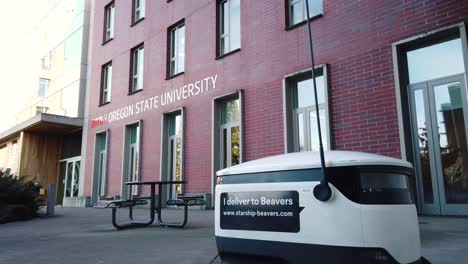 A-Starship-autonomous-robot-out-with-a-delivery-on-the-Oregon-State-University-Campus