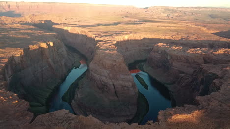 Sonnenlicht-Beleuchtet-Langsam-Die-Horseshoe-Bend,-Colorado-River,-Arizona