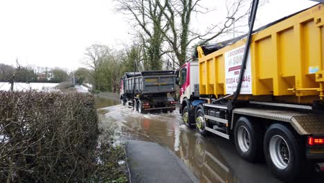 Río-Bollin-En-Wilmslow,-Cheshire,-Inglaterra,-Reino-Unido-Después-De-Fuertes-Lluvias-Y-Desbordamiento