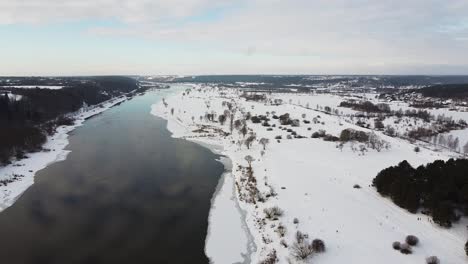Fluss-Nemunas-Und-Schöne-Verschneite-Landschaft-In-Litauen