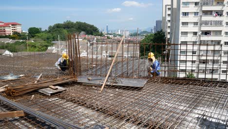 Construction-workers-working-at-the-construction-site