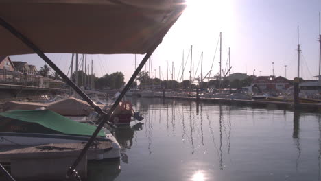 Boats-floating-at-the-marina