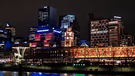 Melbourne-Cbd-Skyline-Nächtlicher-Zeitraffer---Hyperlapse-Flinder-Street-Station-Nächtlicher-Zeitraffer