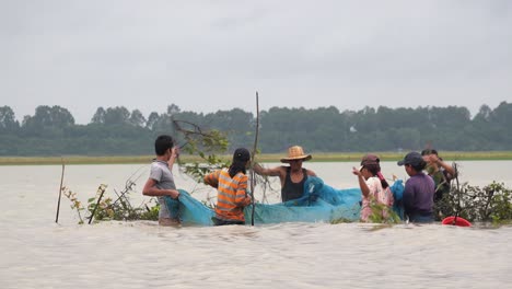 Wide-shot-of-People-Fishing-on-the-Lake-Collecting-a-Fishing-Net