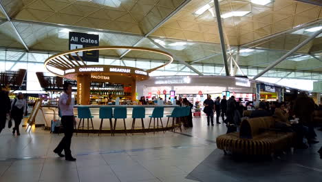 Timelapse-in-Stansted-Airport,-London