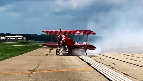 Planes-doing-aerobatics-stunts-performance-at-battle-creek-field-of-airspace-and-hot-balloon-festival-in-Michigan,-USA