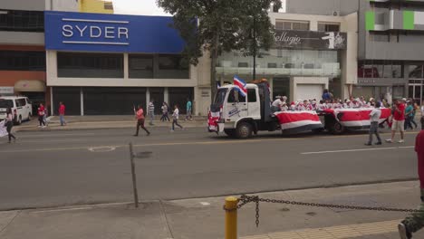 Niños-Discapacitados-Y-Bebés-En-Cochecitos-Participan-En-El-Desfile-Del-Día-De-La-Independencia-De-Costa-Rica