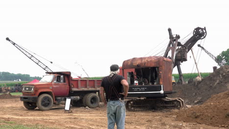 Kinzers,-Pennsylvania---August-14,-2019:-Vintage-excavators-at-work-at-Rough-and-Tumble-Thresherman's-Reunion-in-Kinzers,-Pennsylvania-on-August-14,-2019