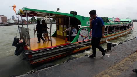 Wasserwege-In-Bangkok-Wurden-In-Der-Antike-Genutzt,-Nebenflüsse-Und-Kanäle,-Die-Mit-Dem-Chaophraya-Fluss-Verbunden-Waren