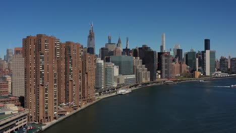 Aerial-footage-on-a-clear-crisp-day-up-the-shore-of-Manhattan,-NYC