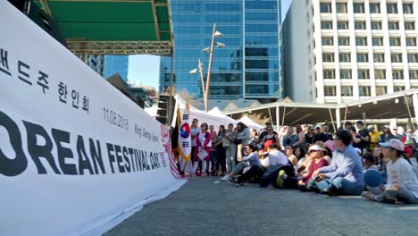 Anwohner-Und-Besucher-Am-King-Goerge-Square-Während-Des-Koreanischen-Kulturfestivals-2018