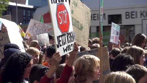 Kinderprotest-Für-Eine-Klimafreundliche-Zukunft,-Köln